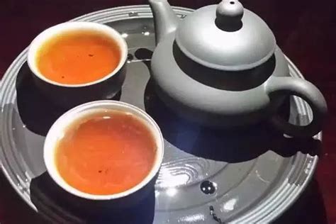 泡茶时，第一杯茶水一定要倒掉吗？到底是洗茶？还是醒茶？