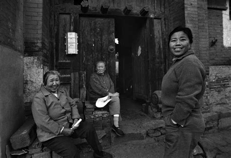 从80年代开始拍胡同，他用10万张照片记录老北京变迁_凤凰资讯