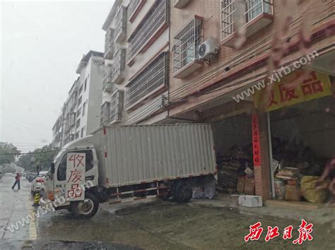老叶较真丨废品收购站日夜工作，周边居民盼防尘降噪 - 周到上海