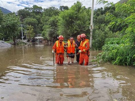 金川县暴雨致民房被淹 被困老人被消防救出_四川在线