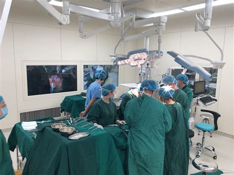 外科医生正在做手术高清图片下载-正版图片501502140-摄图网