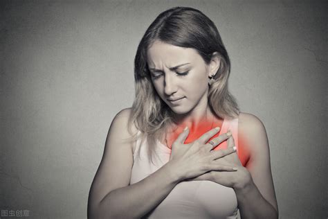 胸胀是怎么回事女性（女性乳房肿胀是怎么回事？这6种类型的乳房胀痛，要正确了解） | 说明书网