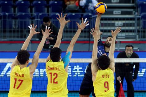 中国男排0:3伊朗，全队尝试变阵，沈富麟谈半决赛对阵卡塔尔关键 | 北晚新视觉