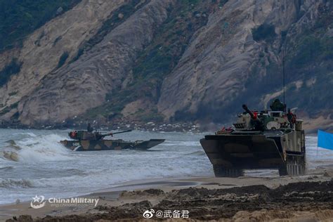 发生什么?中国东海演习被“叫停” 50艘舰艇穿越海峡南下_手机凤凰网