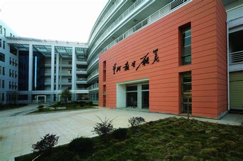 咸宁职业技术学院网站：http://www.xnec.cn/