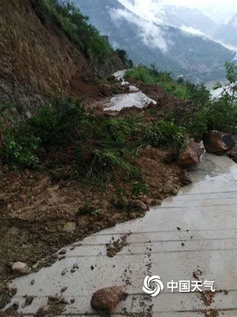 云南永善强降水导致山体滑坡 道路通行受阻-图片频道