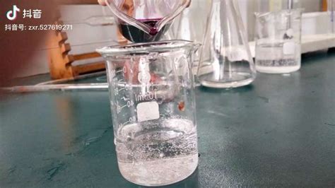 化学实验：高锰酸钾和甘油的自燃反应_腾讯视频