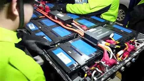 北汽新能源动力电池包如何拆卸？电池模组干货讲解—电动汽车维修