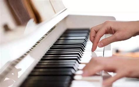 孩子学钢琴很辛苦，但我仍然不想让他放弃！原因是······__凤凰网