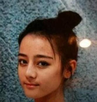 迪丽热巴素颜图片