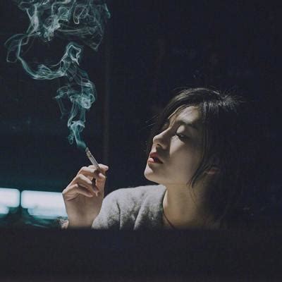 叼烟女生头像非主流
