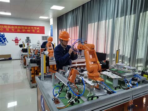 工业机器人系统集成应用实验室_实验室介绍_智能工程学院