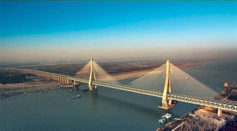 沪通铁路跨长江大桥迎来首个开放日 张家港市民领略大桥风采_荔枝网新闻