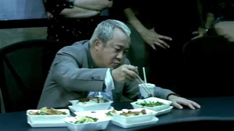 曾志伟5大吃戏：火锅配白兰地吃不够，大口吃盒饭才叫个香！_腾讯视频