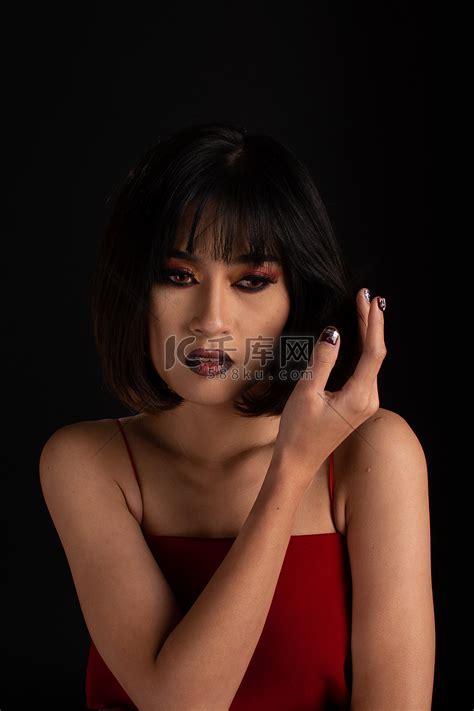 东南亚妆容甜美女生头像