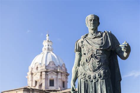 罗马凯撒大帝雕塑高清摄影大图-千库网