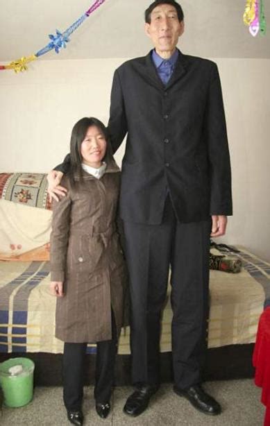 吉尼斯世界纪录日：世界“最高”遇上“最矮”(图)|男子|身高_凤凰资讯