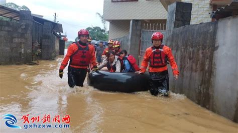 富川：多地群众被洪水围困 消防员挨家挨户救援转移_富川_贺州新闻网