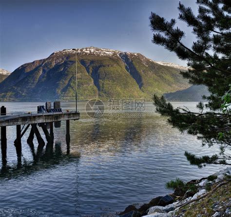 湖泊和远处的高山高清图片下载-正版图片307507710-摄图网