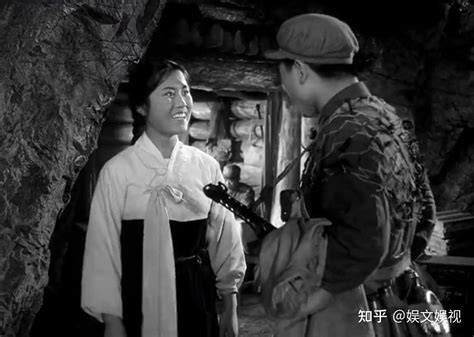 李松竹《打击侵略者》中的地下工作者尹玉图片