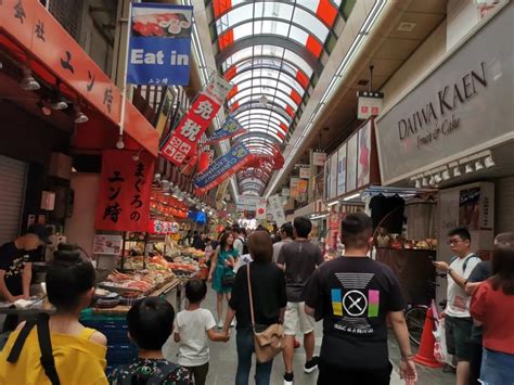 香港春秧街传统市场热闹依旧