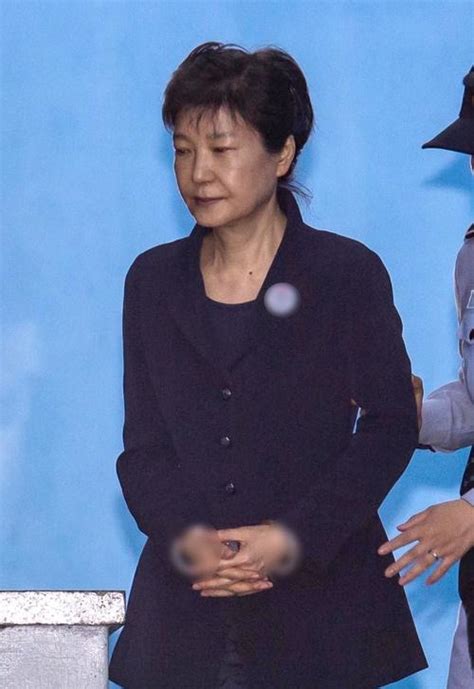 朴槿惠判24年后二审开庭:律师称无罪 检方要重判_荔枝网新闻
