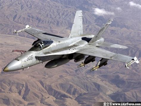 F-18 大黄蜂空中飞行 - 爱空军 iAirForce