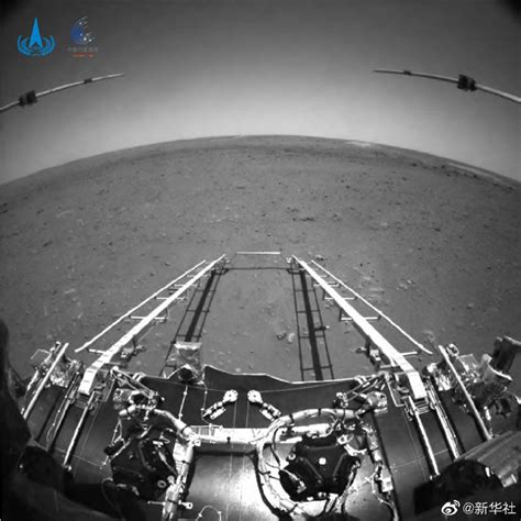 天问一号探测器着陆火星首批科学影像图公布_杭州网