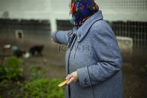 俄罗斯的一位老妇人。高清摄影大图-千库网