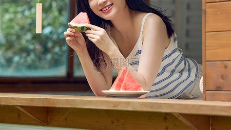 女生头像温柔吃西瓜