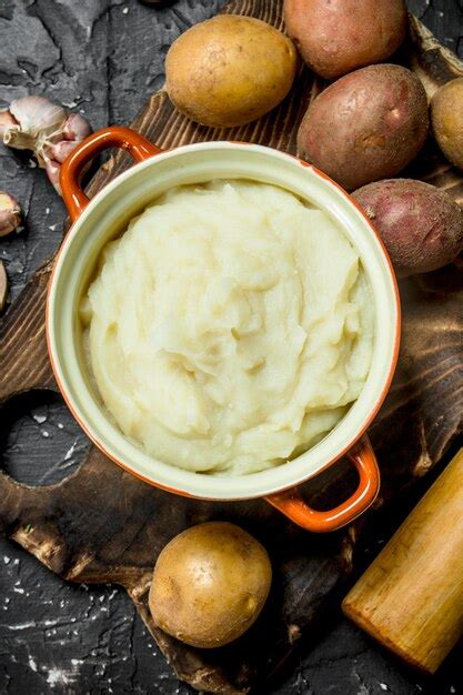 Premium Photo | Mashed potatoes in a bowl with garlic