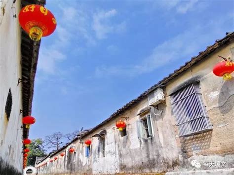 广东揭阳揭西县最大的镇，城镇规模堪比县城，是全国千强镇