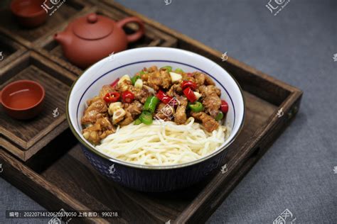 辣子鸡面,中国菜系,食品餐饮,摄影,汇图网www.huitu.com