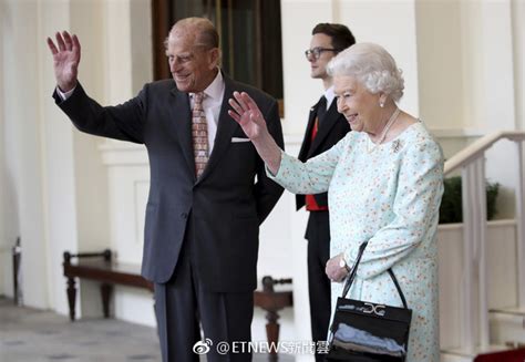 结婚70周年！英国女王庆祝白金婚 王室发布合影_手机新浪网