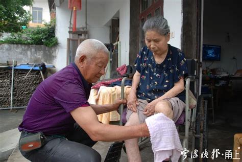 [原创]快60岁的老太享受生活广场拍 - 网友自拍 - 华声论坛