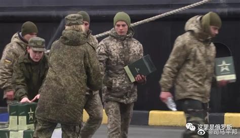 俄军向乌克兰居民提供30吨援助物资 含肉罐头和糖果