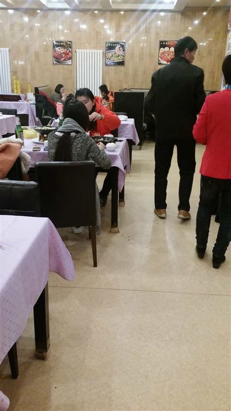 重庆这家菜馆，靠什么火爆18年__凤凰网