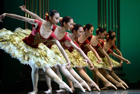 哈尔滨芭蕾舞团两年化茧成蝶