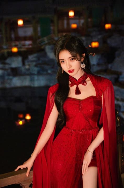 鞠婧祎露图片