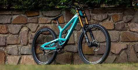 YT Industries adds an Elite Build of Their Capra and Decoy Mountain ...