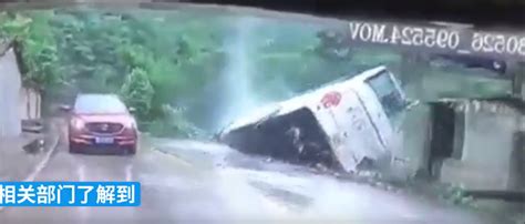 一客车在209国道湖北兴山段侧翻 两人受伤已送医救治凤凰网湖北_凤凰网