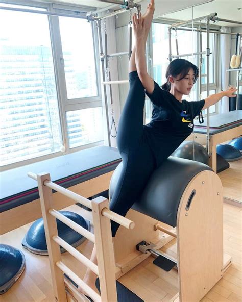 韩国女神级教练黄雅英，瑜伽普拉提一项不落，练就傲人身材|瑜伽|普拉提|身材_新浪新闻