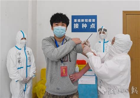 武汉志愿者接种新冠病毒疫苗，参与二期临床试验