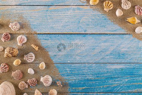 木板夏天海星季时间概念在蓝木背景和沙海壳框架的木本底海边界上使用壳进行上贝高清图片下载-正版图片307766626-摄图网