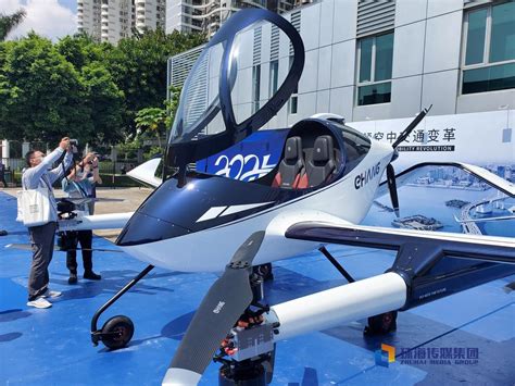 VT-30首次公开亮相！亿航智能在珠发布长航程自动驾驶飞行器