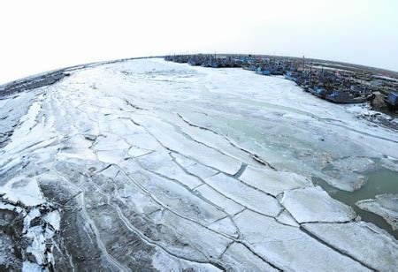 渤海遭遇30年来最严重海冰灾害 45%海面被冰封