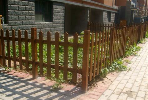 绿城伟业园林景观工程好的防腐木栅栏、围栏供应|新疆防腐木栅栏产品大图