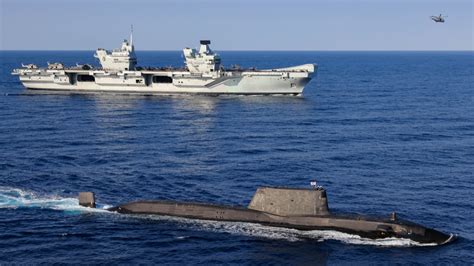 英国壮丽号核潜艇与岩石相撞9名士兵受伤(图) - 英国军事 - 全球防务