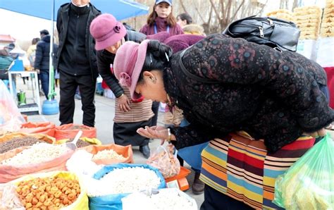 新疆最大的冷冻食品交易市场在这里！里面东西齐全建的也很大气！|新疆_新浪新闻