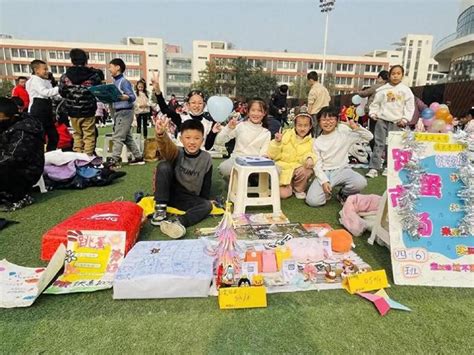 重庆天一新城小学举行“淘淘乐—跳蚤市场”活动